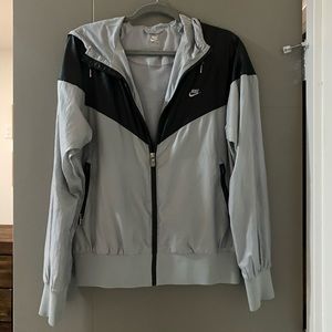 Nike Women's Sportswear Windrunner Jacket - Women's XL